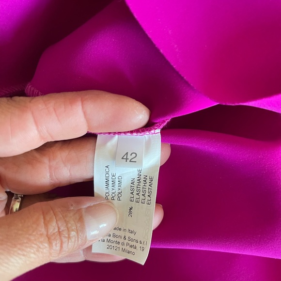 Beautiful dress - Picture 2 of 3